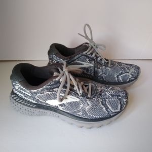 brooks adrenaline snake print